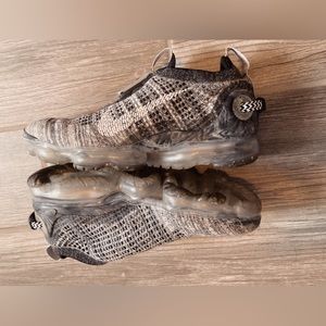 2020 Nike flyknits size 11. Preowned in good shape rarely worn.